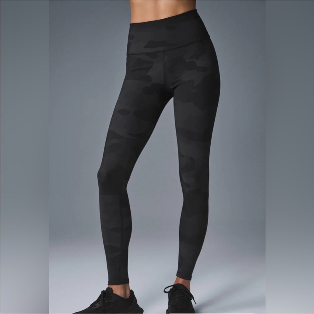 NWT Alo Black Camo Leggings